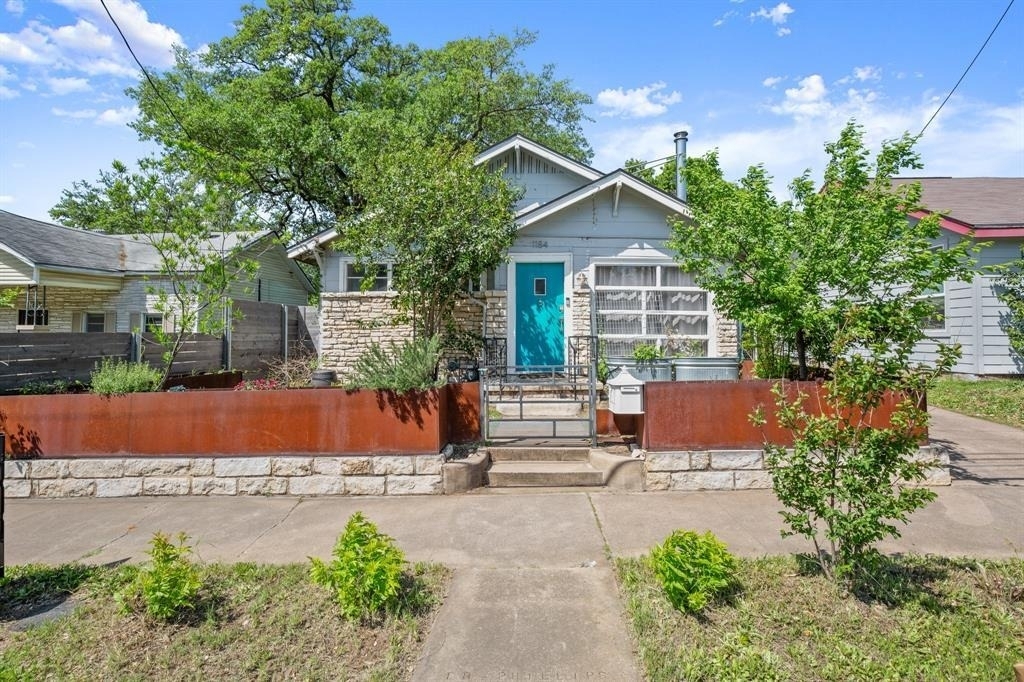 1184 Navasota St - Photo 0