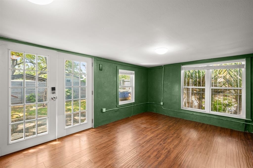 1184 Navasota St - Photo 27