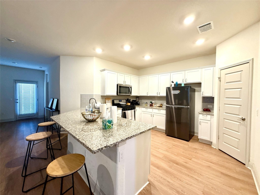17217 Bassano Ave - Photo 4