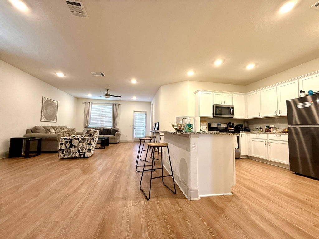 17217 Bassano Ave - Photo 6