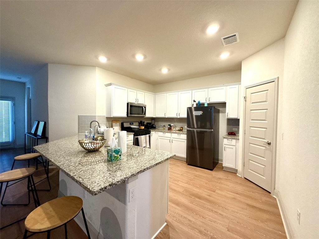 17217 Bassano Ave - Photo 3