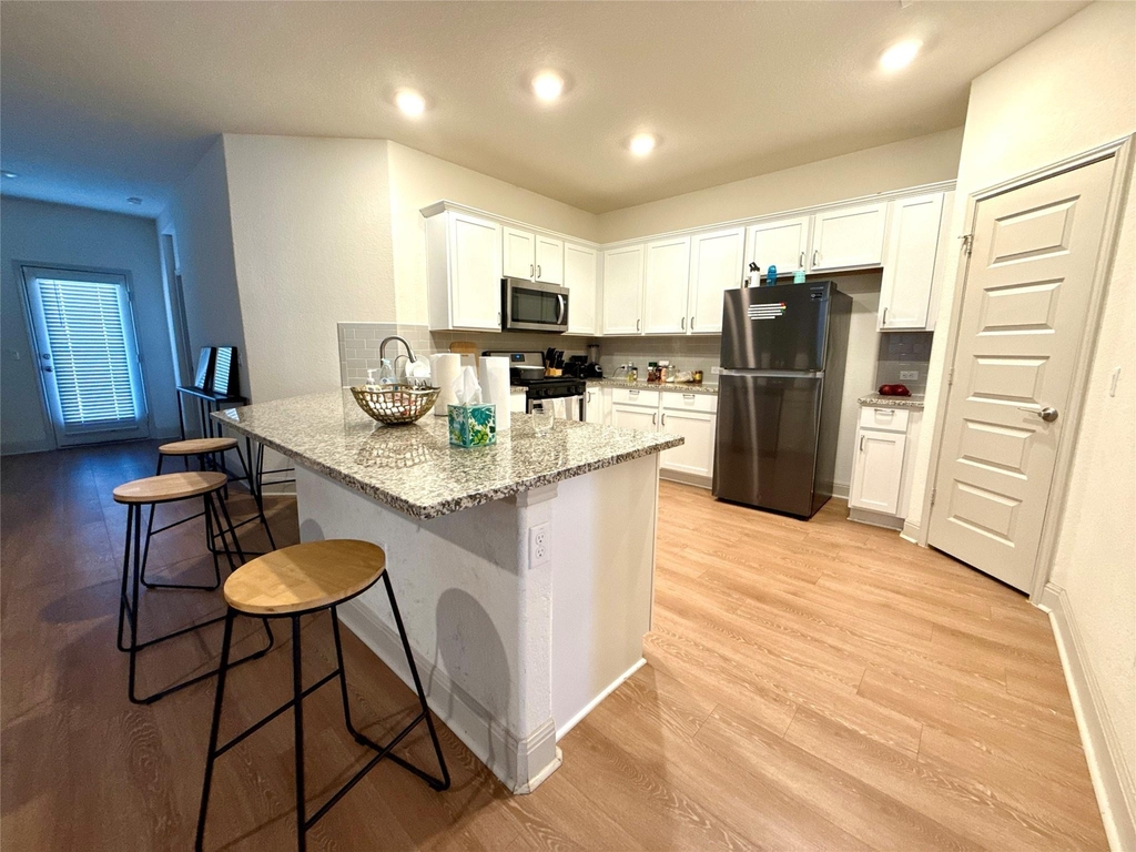 17217 Bassano Ave - Photo 2