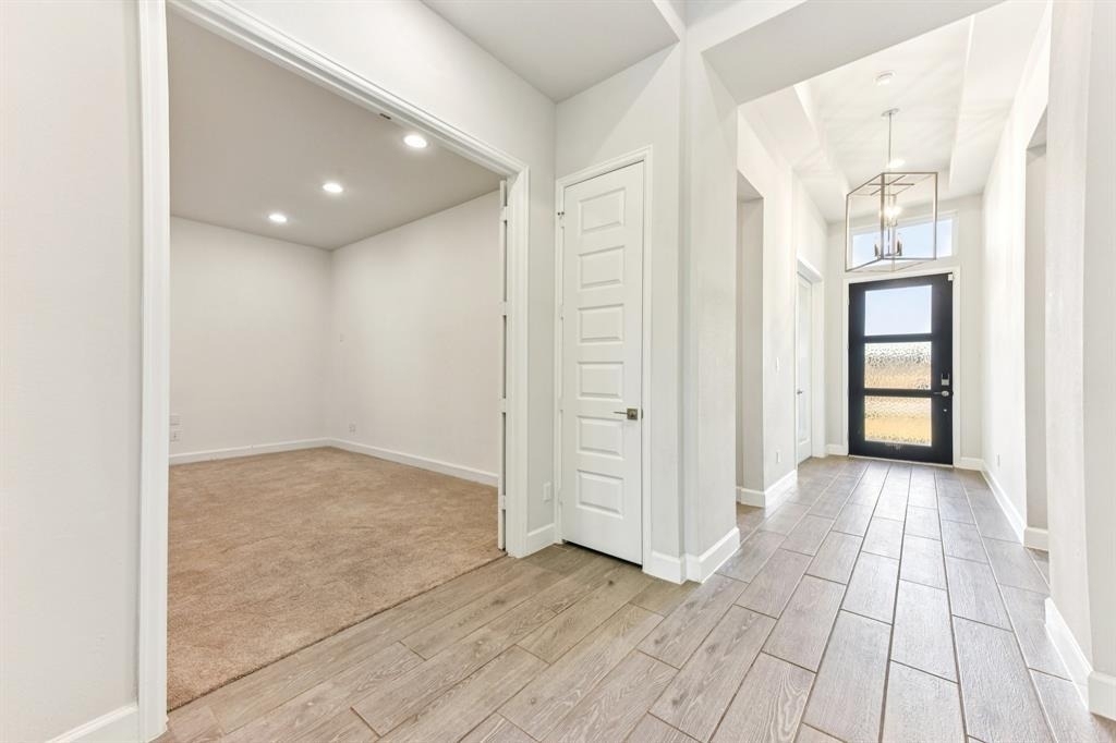 163 Kellogg Ln - Photo 2