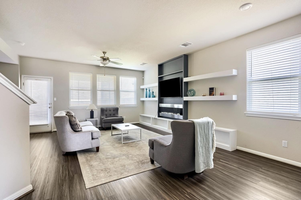 5547 Bellissima Way - Photo 2