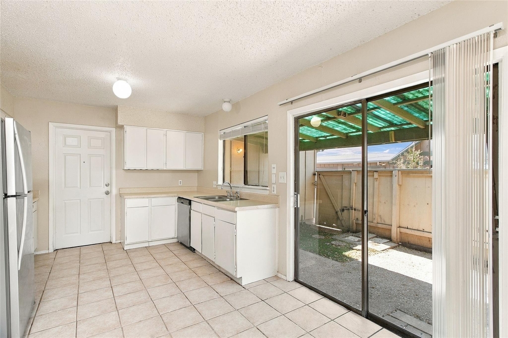 902 Park Village Cv - Photo 6