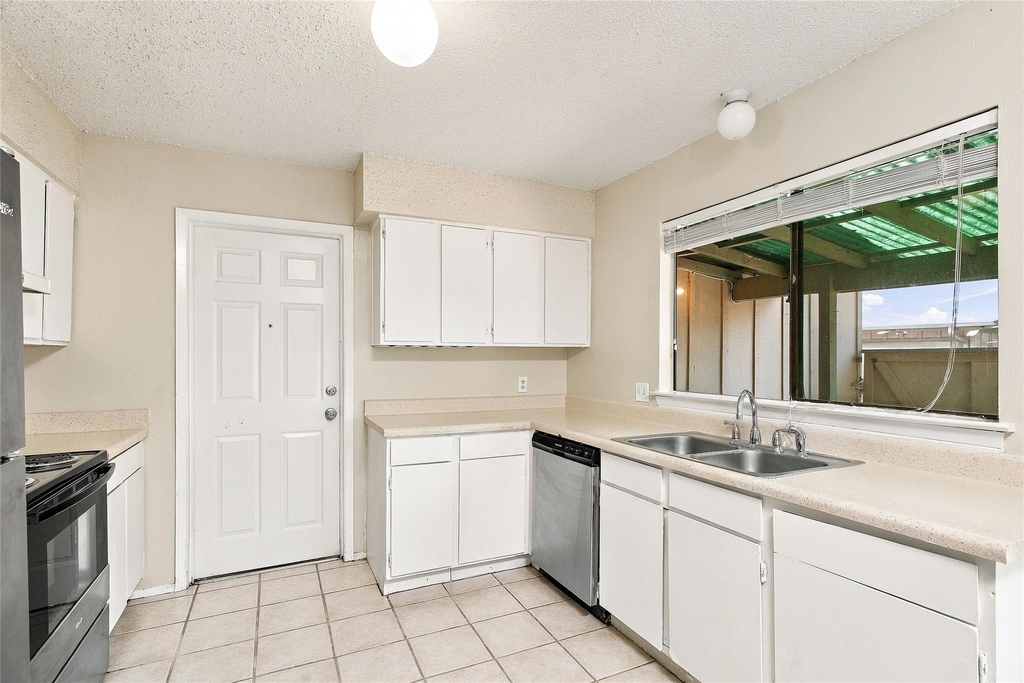 902 Park Village Cv - Photo 8