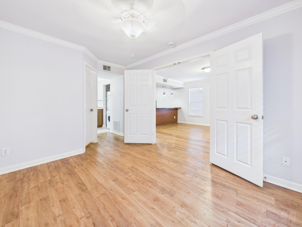 7685 Northcross Dr - Photo 3