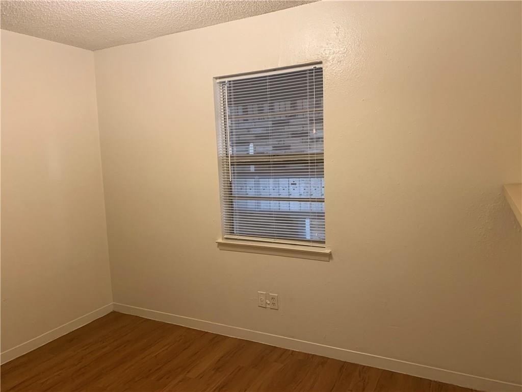 908 Emile St - Photo 5