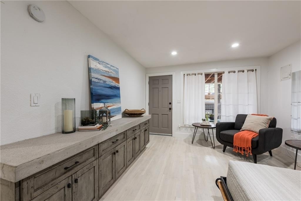 1212 Castle Hill St - Photo 15