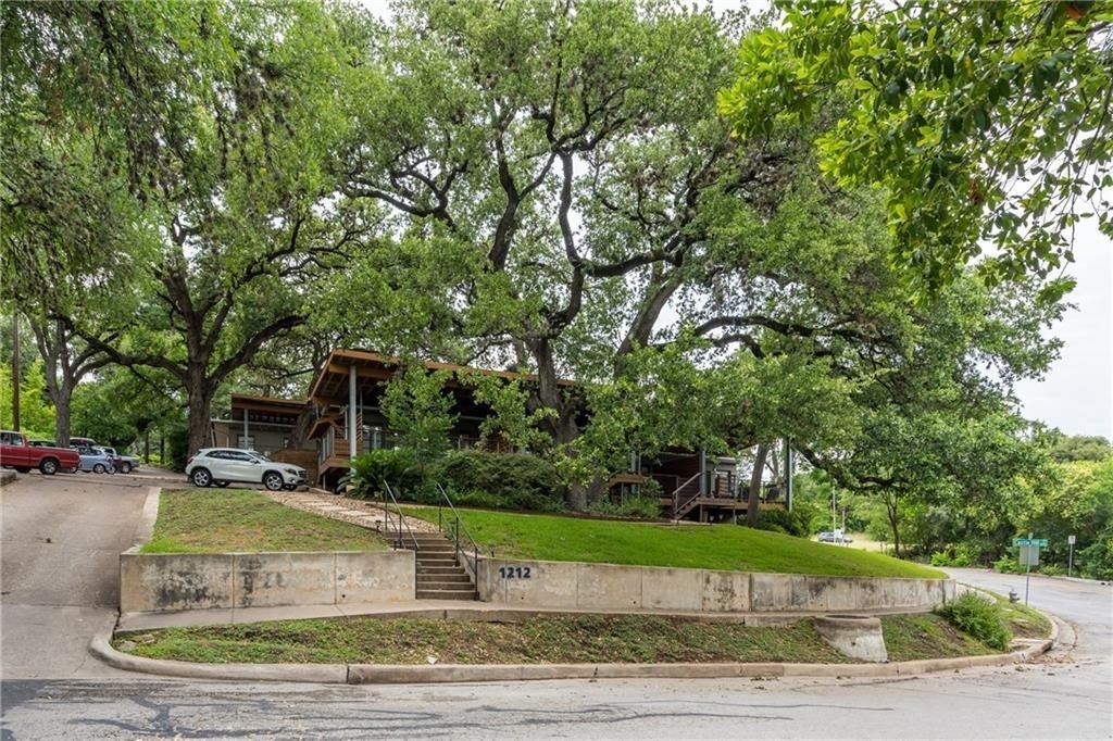 1212 Castle Hill St - Photo 3
