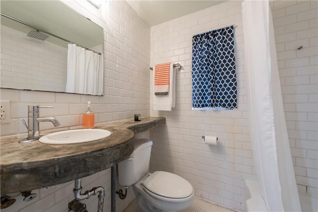 1212 Castle Hill St - Photo 25