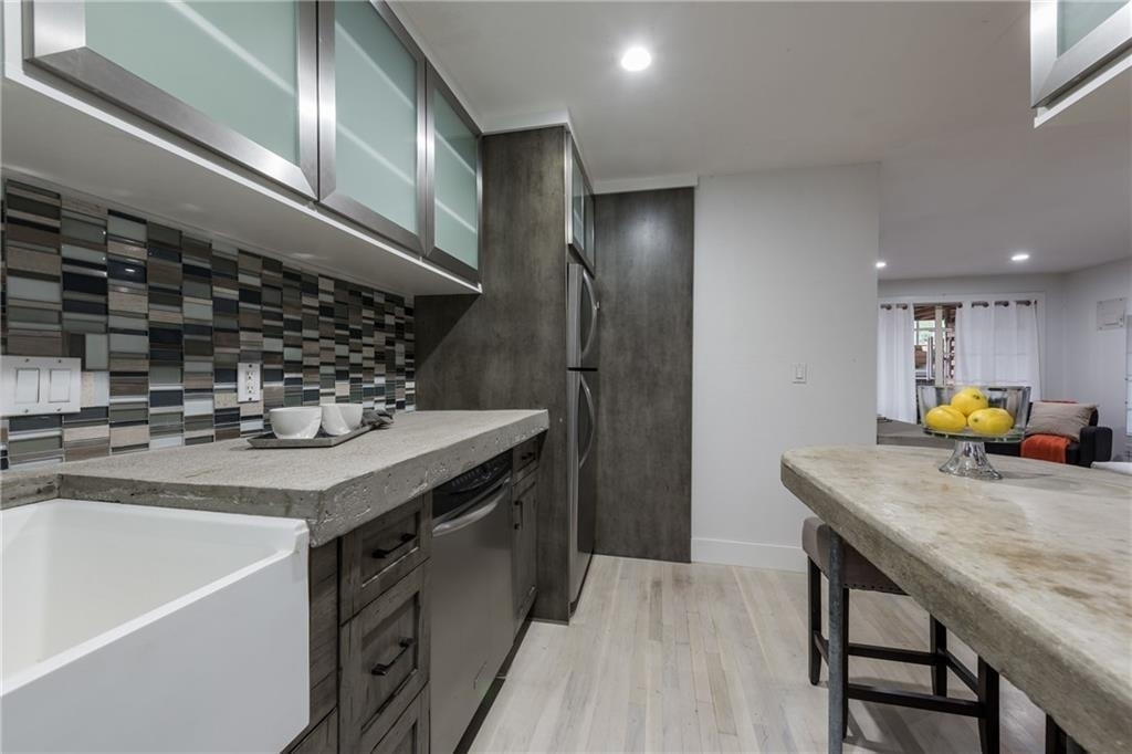 1212 Castle Hill St - Photo 23
