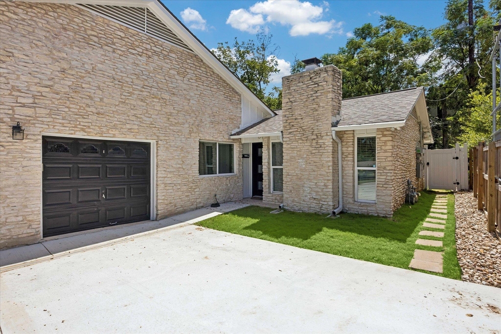 2005 Meadowridge Dr - Photo 1