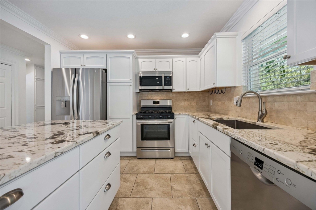 2005 Meadowridge Dr - Photo 10
