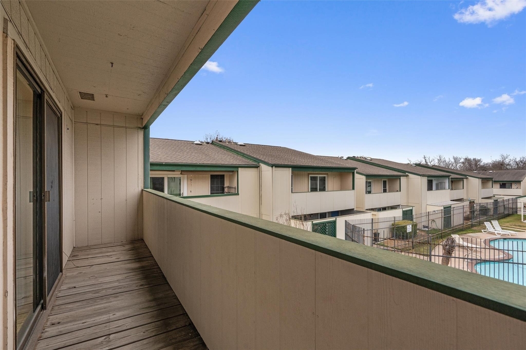 6718 Silvermine Dr - Photo 15