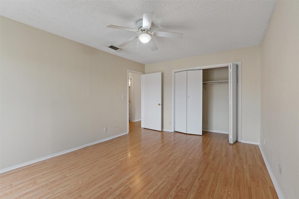 6718 Silvermine Dr - Photo 14