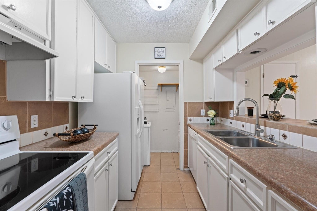 6718 Silvermine Dr - Photo 9