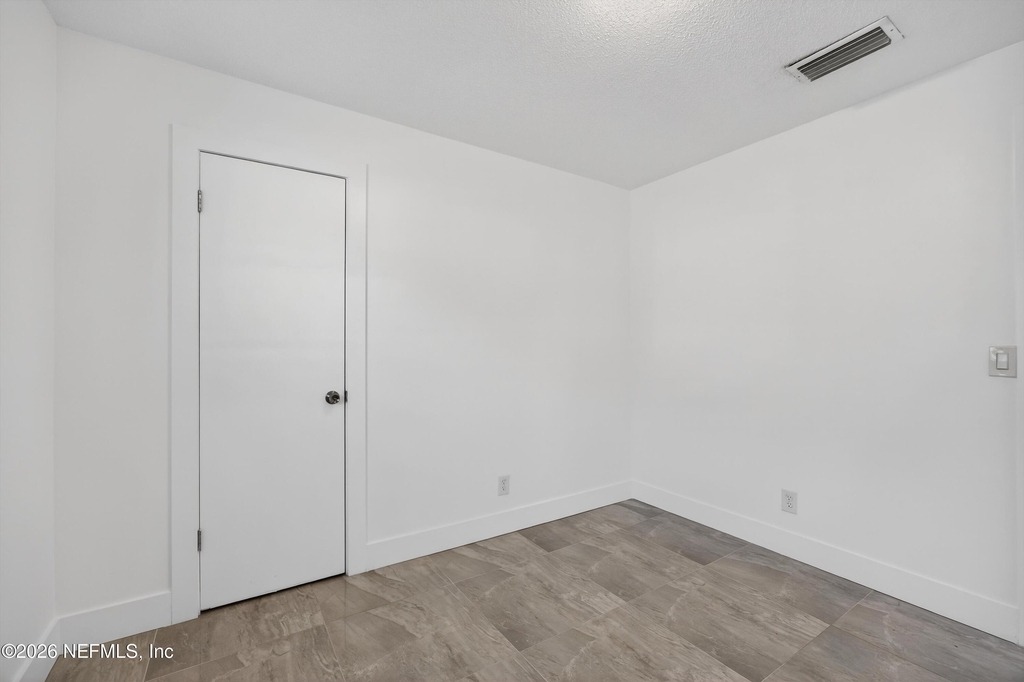 217 Carver Street W - Photo 31