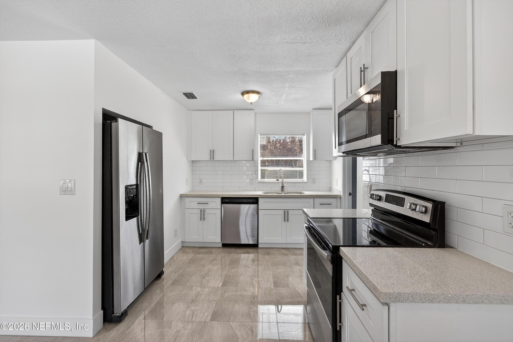 217 Carver Street W - Photo 11