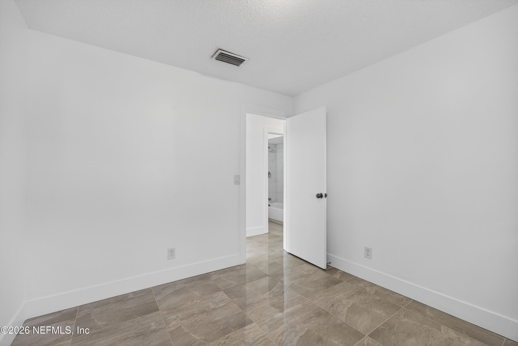 217 Carver Street W - Photo 33