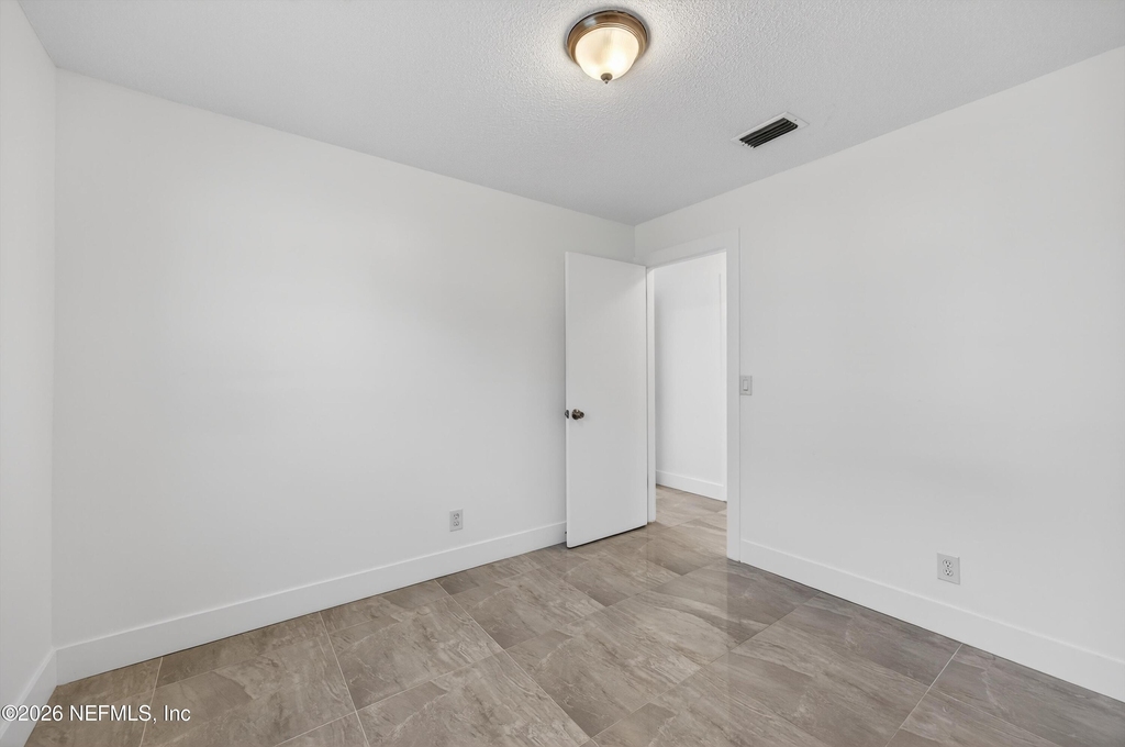 217 Carver Street W - Photo 21