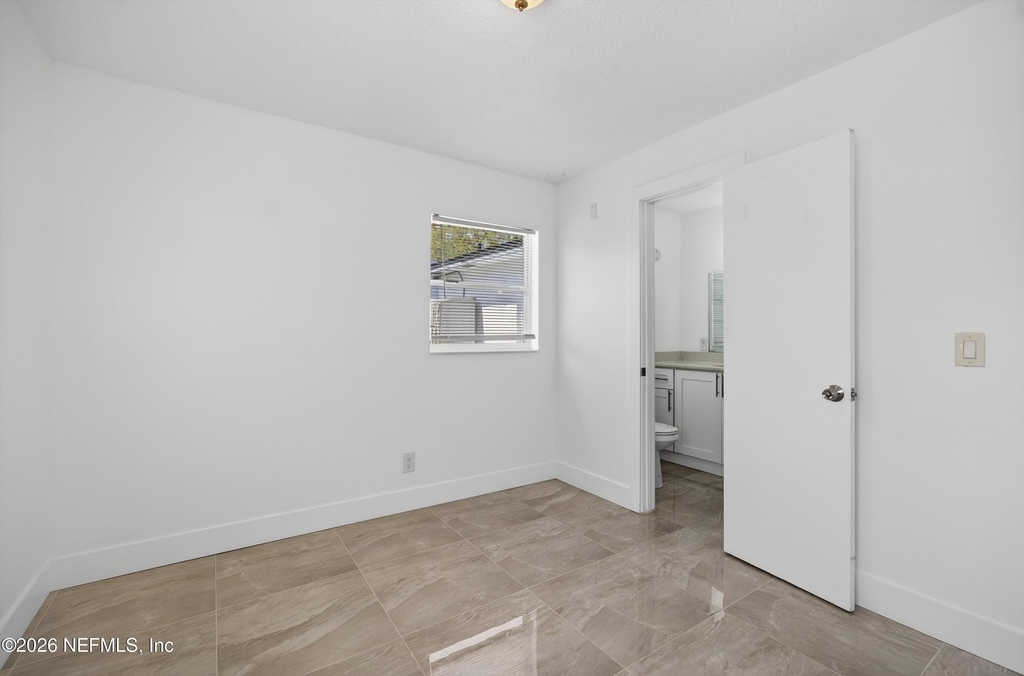 217 Carver Street W - Photo 26