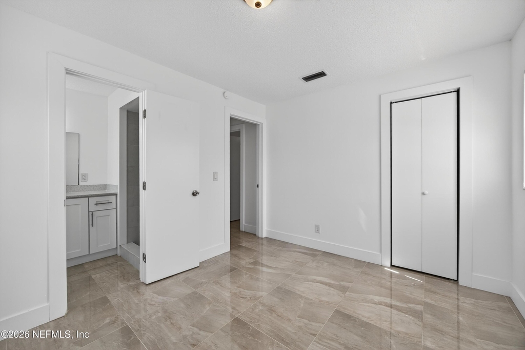 217 Carver Street W - Photo 27