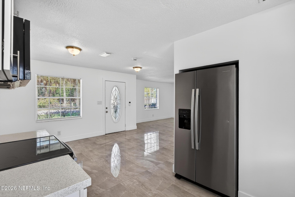217 Carver Street W - Photo 15