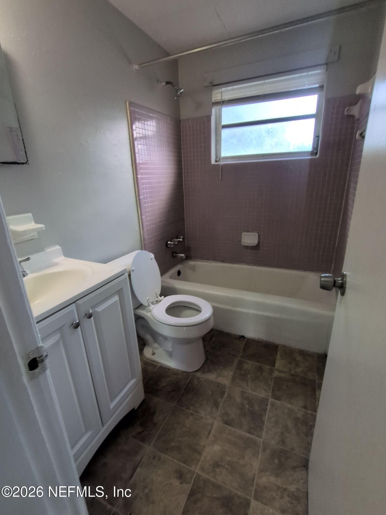 1145 W 25th Street - Photo 5