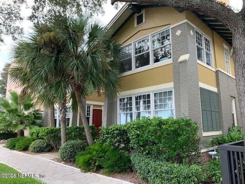 2117 River Boulevard - Photo 0