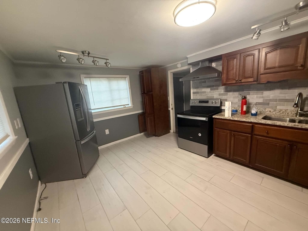 203 Sw 51st Avenue - Photo 3