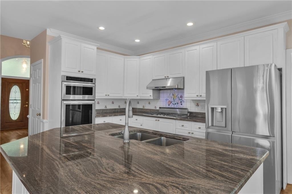 915 Chipley Court - Photo 3