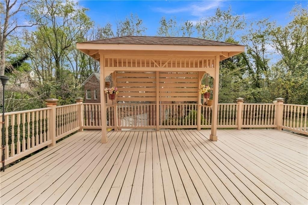 915 Chipley Court - Photo 32