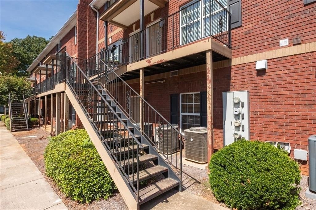 105 Whitehead Road - Photo 2