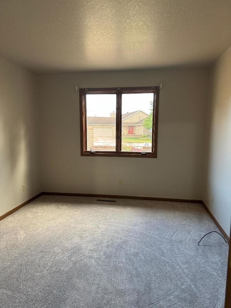 117 Dartmouth Drive - Photo 2