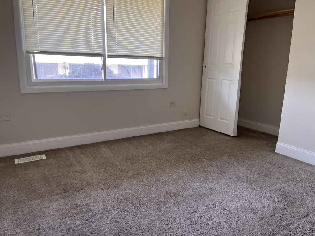 1289 Court E Court - Photo 5