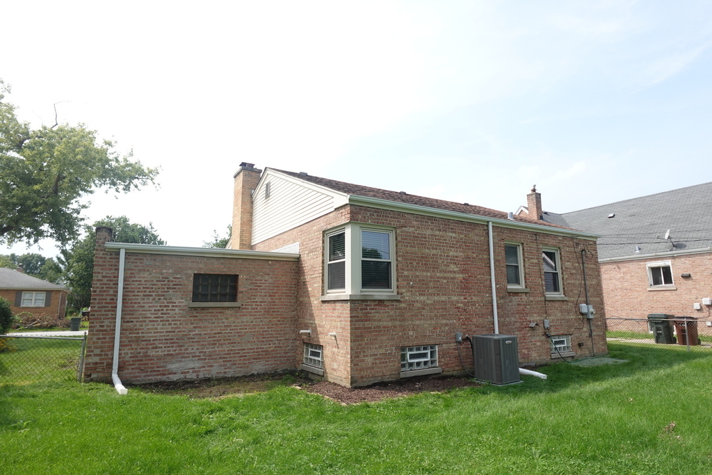 18637 S Highland Avenue - Photo 2