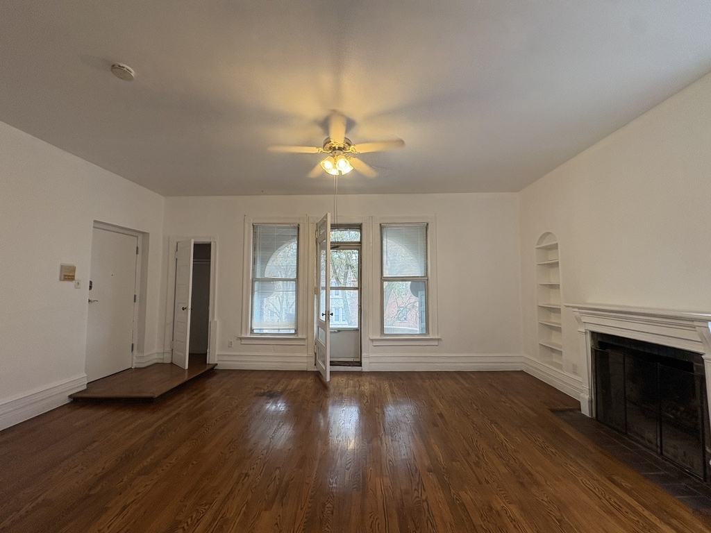 5136 S Blackstone Avenue - Photo 1