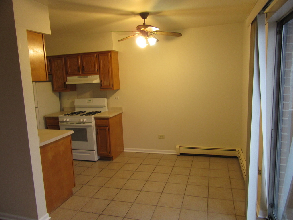 135 Pickwick Drive - Photo 2