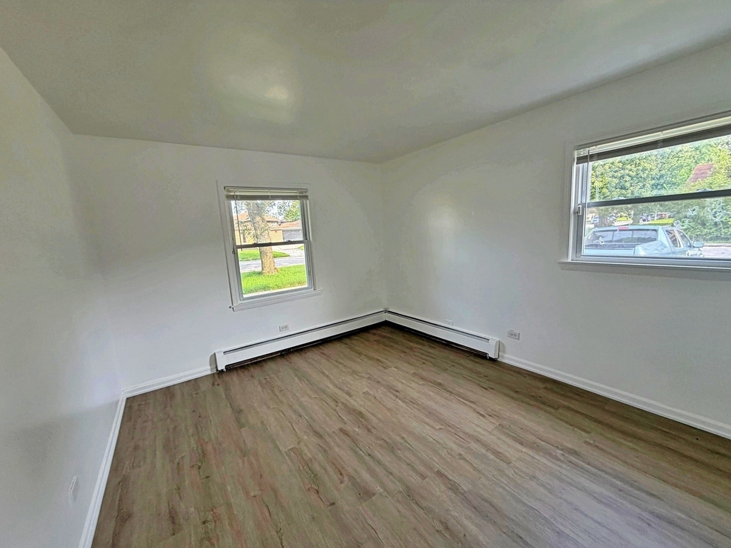 14500 Cottage Grove Avenue - Photo 9