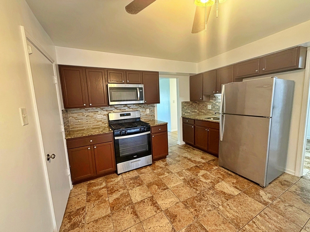 14500 Cottage Grove Avenue - Photo 4