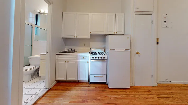 322 E Street - Photo 2