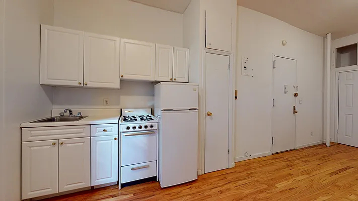 322 E Street - Photo 1