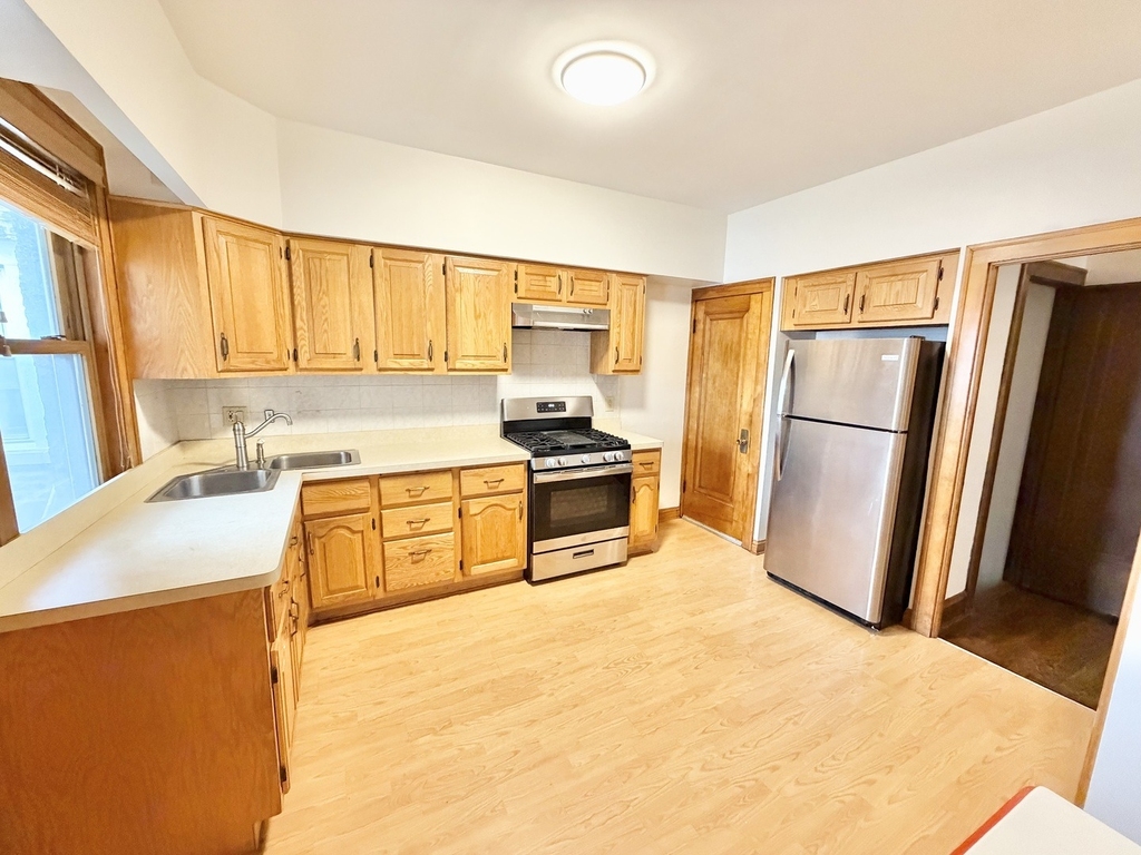 2936 N Kostner Avenue - Photo 4