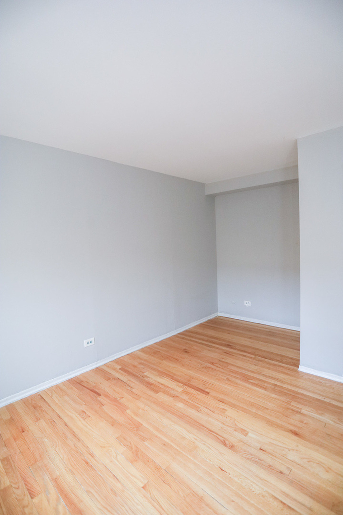 2828 N Cambridge Avenue - Photo 8