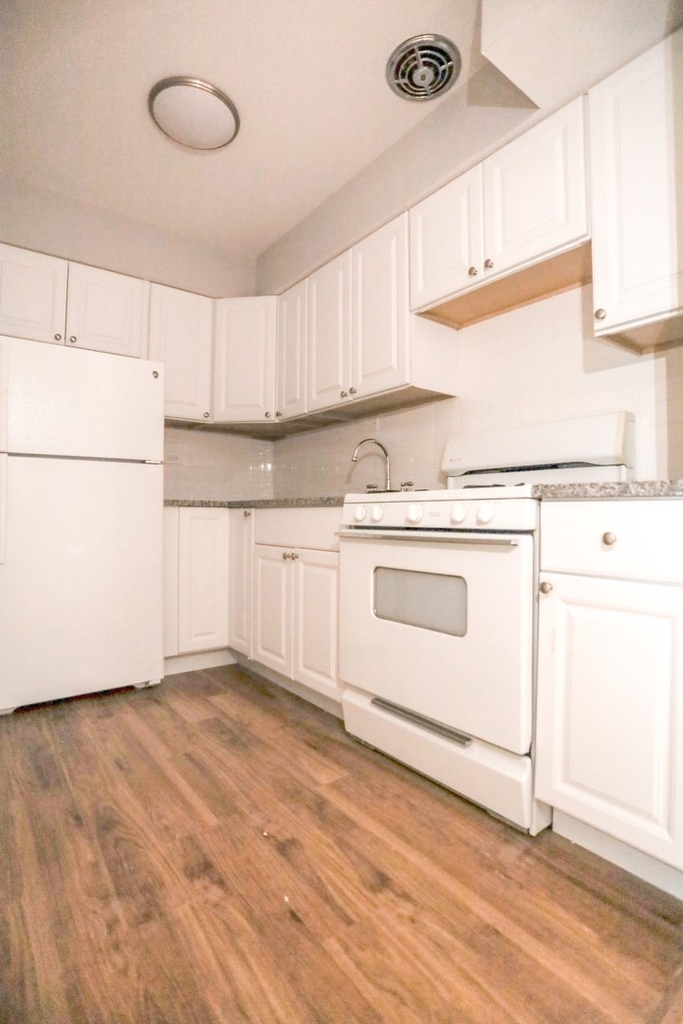 2828 N Cambridge Avenue - Photo 4