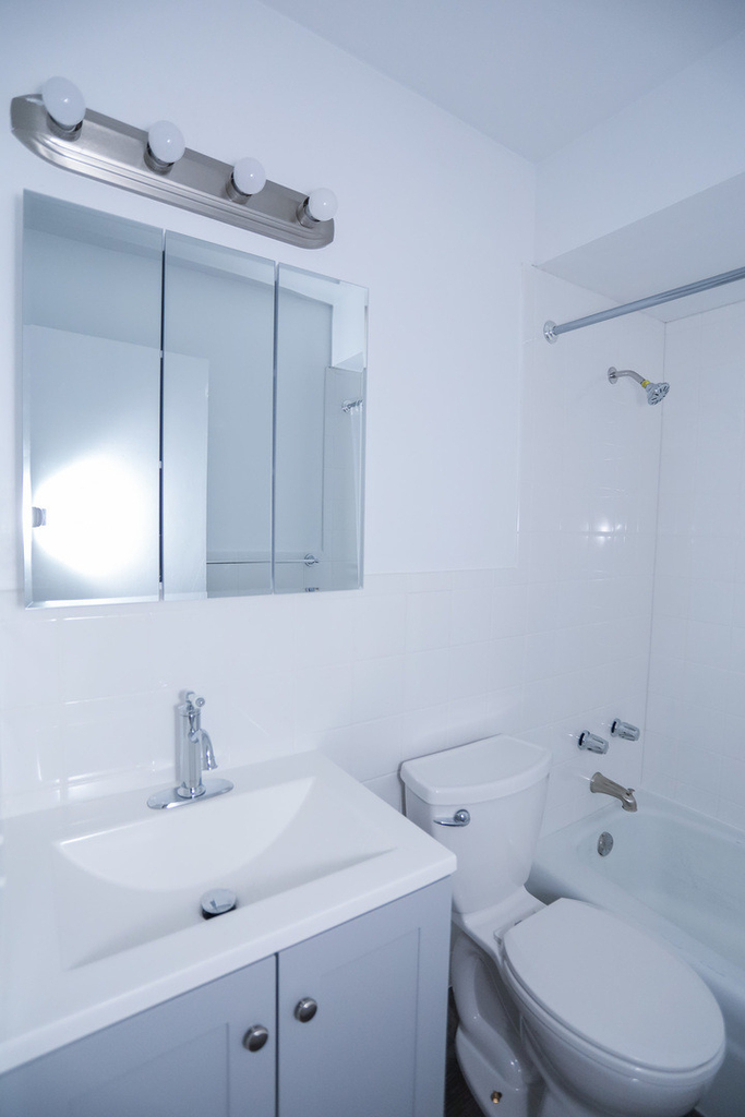2828 N Cambridge Avenue - Photo 5