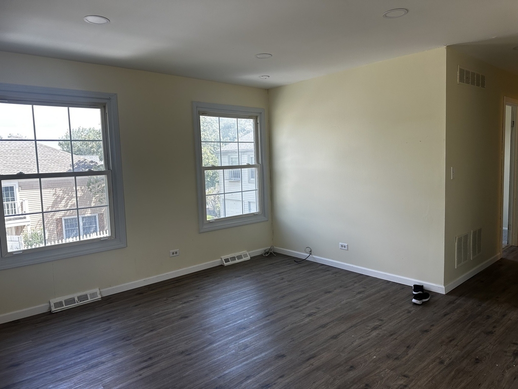 451 James Court - Photo 2