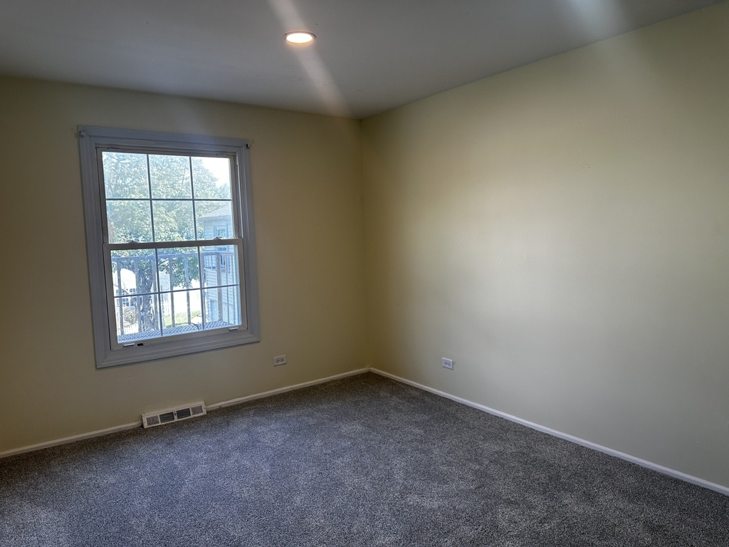 451 James Court - Photo 8