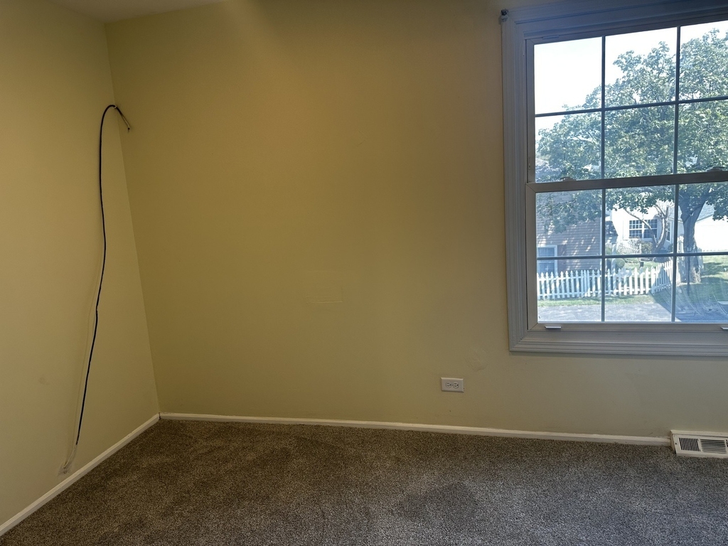 451 James Court - Photo 3